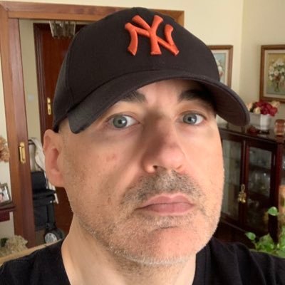 curreitor's profile picture. Amo a los animales,mi pasion las motos y todo lo q tenga motor y ruedas,vive y deja vivir,loco tirando a extraterrestre.👽