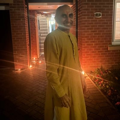 vcdoc's profile picture. Mission: 😊 on every face; A&E Consultant, SriSriYoga Teacher, Comm Skills Trainer, ATLS Instructor, Med Appraiser, Supervisor, Author, Poet, Amat👨‍🍳 & beyond