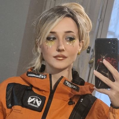 MissflamingoC's profile picture. From Italy 🇮🇹
🖤 Metalhead cosplayer
🥟 Vegetarian gamer
miss Flamingo cosplay