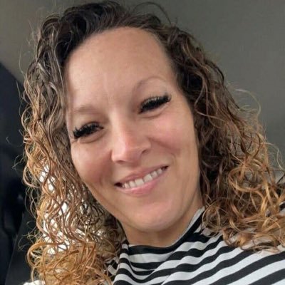 royyie3's profile picture. Happy