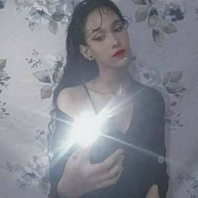 yubinmin04's profile picture. La vida a veces es muy difícil pero debemos luchar contra todas las dificultades para lograr el sueño que queremos🖤