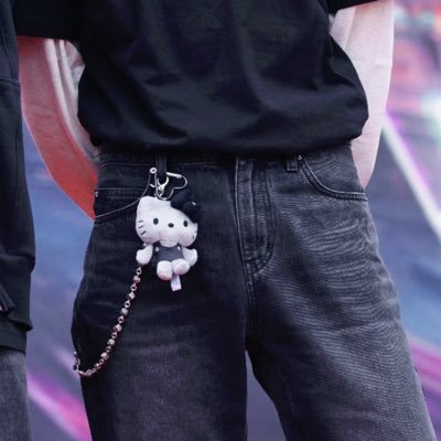 SEOL9798's profile picture. 𝘯𝘦𝘷𝘦𝘳 𝘤𝘳𝘺 𝘧𝘰𝘳 𝘵𝘩𝘦 𝘴𝘢𝘮𝘦 𝘳𝘦𝘢𝘴𝘰𝘯 ツ