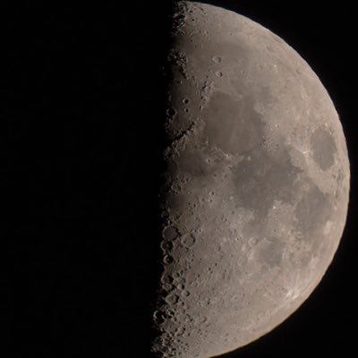 2AJrInUJ6x3x7vF's profile picture. 