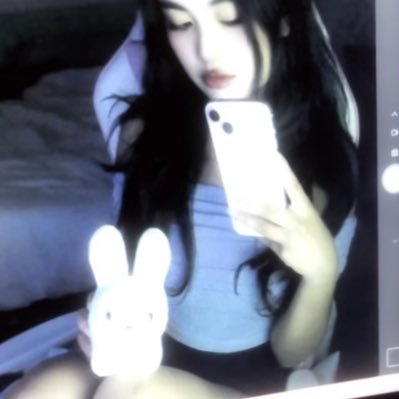 maicheesy's profile picture. i like spending money