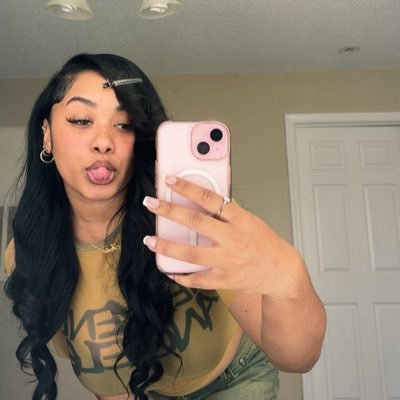 girlajay's profile picture. 