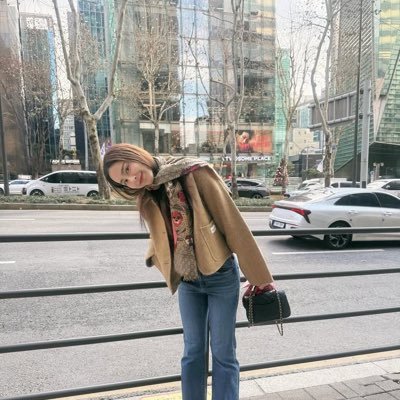 yourfebdiary's profile picture. 