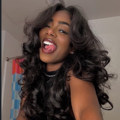 jaeephobic's profile picture. hopeless romantic sun, fake dating moon, angsty slowburn rising