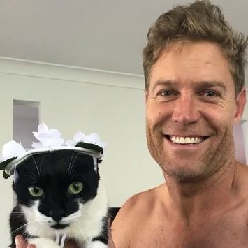 DrChrisBro35666's profile picture. Veterinarian and TV Host
Bondi Vet, Vet Gone Wild, Dream Home, DWTS and Once in a Lifetime 🐕 🦒 🐘 🐆
Creator of the Drool pet health brand 🐾