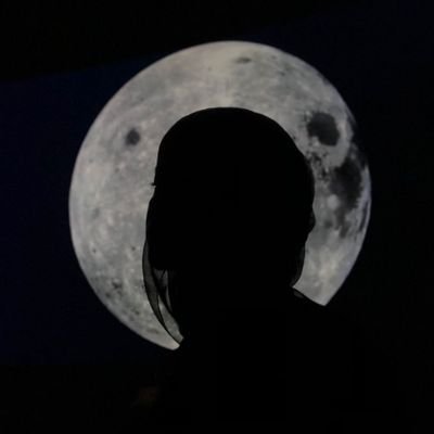 LunaraeNoctis's profile picture. Пишу тенью и светом. Смеюсь над хаосом и ловлю его в словах.