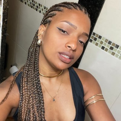 MThati00's profile picture. Seu beijo é um alçapão, seu abraço é uma gaiola