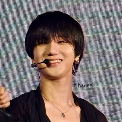 uglyesung's profile picture. 
