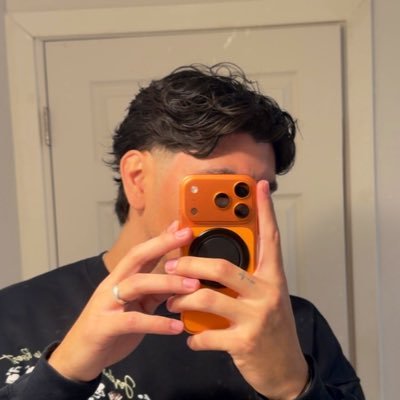 bryanovalle_'s profile picture. 