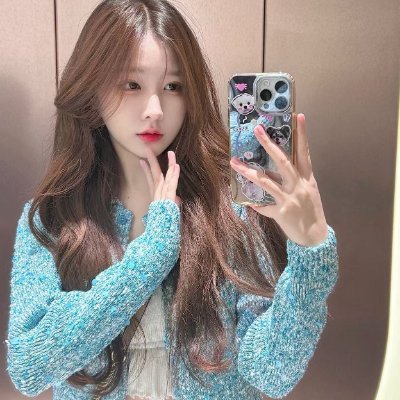 fawwzya_'s profile picture. mesin ketik