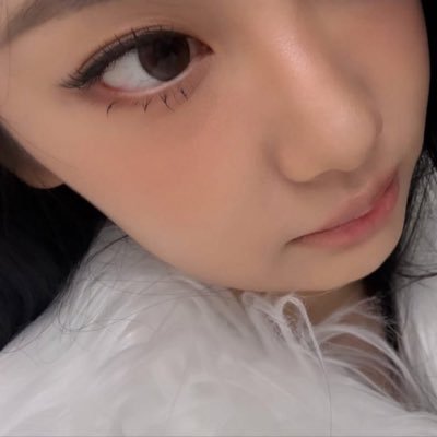 apriImoment's profile picture. 