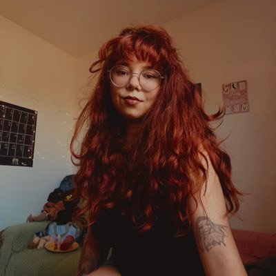 amandaouluisa's profile picture. faço bordados, quase biomédica com o maior descaso com a própria saúde, sofro por rpg, viciada em True crime e sou potiguar. sem luto, sem funerais. ⬅️
