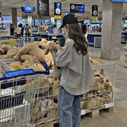 Lawcea44072's profile picture. 