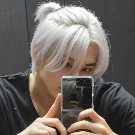 woojincoded's profile picture. 