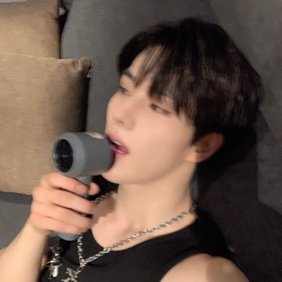 jeonginvasion's profile picture. drip so hard they can’t clone