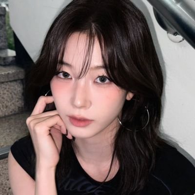fimminju's profile picture. status: dangerously happy and deeply in love with myself. ❤︎