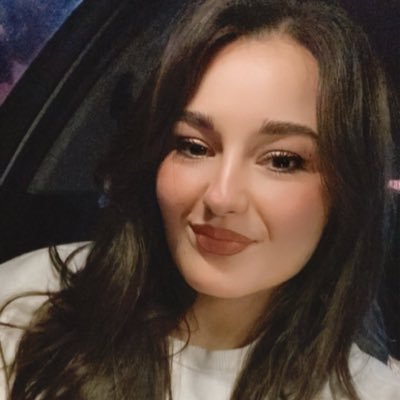 sumeyraerolll's profile picture. bence