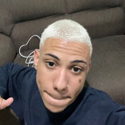 mfelpsx's profile picture. @arianagrande • @anitta