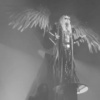 daydreamkltz's profile picture. ₊˚⊹🍓 {one day I’ll be ready to see the world behind my walls} 🍓₊˚⊹ {🕯️🖤❀༉‧₊˚.༉‧₊˚🕯️🖤}