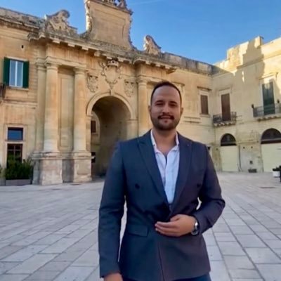 lio_aray's profile picture. Philosophy, politics and economics 🇮🇹. Fan del Mediterráneo. #PugliaEmpleo