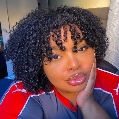 petsouzac's profile picture. estudante de psico, apaixonada pelo ecv, amante de vinhos, que usa essa rede pra desabafos & delírios.