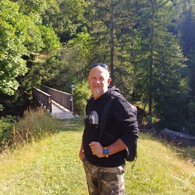 TITIWOOD06's profile picture. Tout ce que je sais c'est que je ne sais pas grand chose , 

merci de ne pas éteindre la lumière