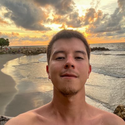 camxrs's profile picture. 'Nuestro lugar está en el sur. De selva y río será el futuro y tu ternura cambiará el mundo, mi mundo'.              📍Putumayo • Del sur y de la izquierda 🌈