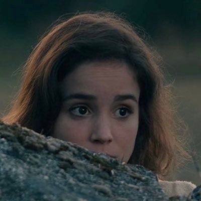 GeekyStitch's profile picture. She/ her || WLW 🌈|| #Supercorp and #warriorNun stan || 🍉