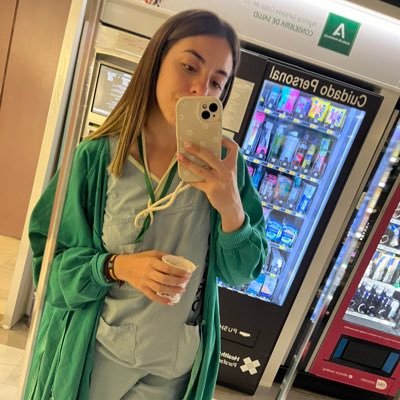 sxraa_2's profile picture. 29. Trabajando mucho, porque Dios me hizo guapa pero se le olvidó hacerme rica 🥲😙