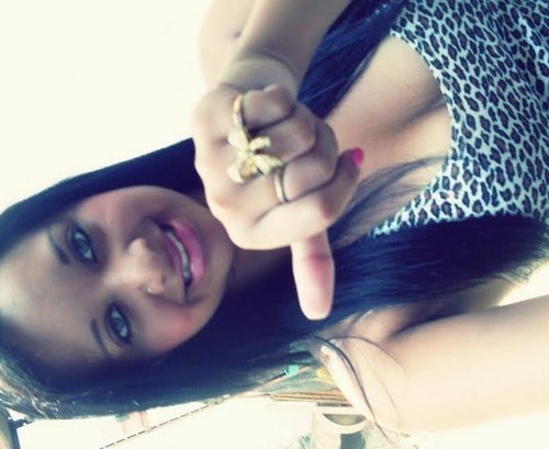 Não ligo que me olhem da cabeça aos pés..porque nunca farão minha cabeça e nunca chegarão aos meus pés. Quer saber mais? Follow-me ♥