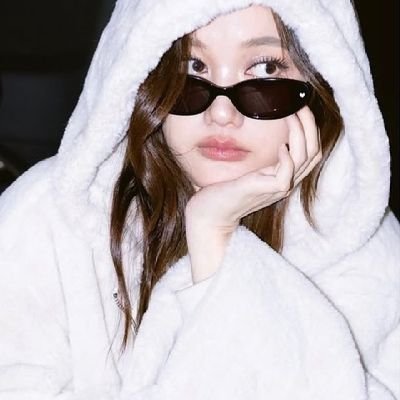 maxxxx8999's profile picture. "anyone can become anything"🌻