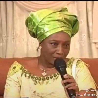 theonlybiola's profile picture. her/she/they/crase/ #Makeupartist • public health • content strategist • community manager