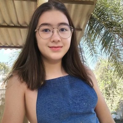 BrbaraParedes5's profile picture. "Las plantas nos alegran la vida, por eso elegí vivir rodeada de ellas"