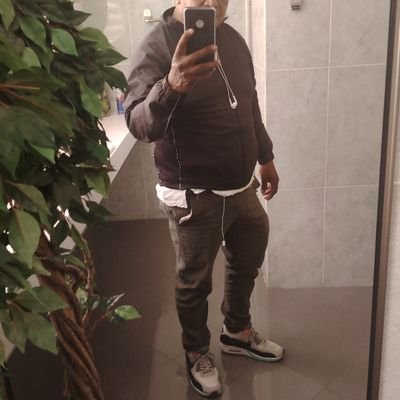 RobertoBon12967's profile picture. 