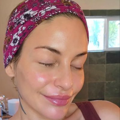 Badbitch_c_'s profile picture. Are you alone bored 🥱 and in need of companion 👌fling fwb meet up Dropbox 🍒🍆🍑🌹