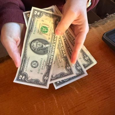 morayo_19's profile picture. Gentle investors 👻 I follow back