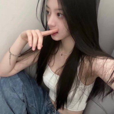 babydontcryw's profile picture. 