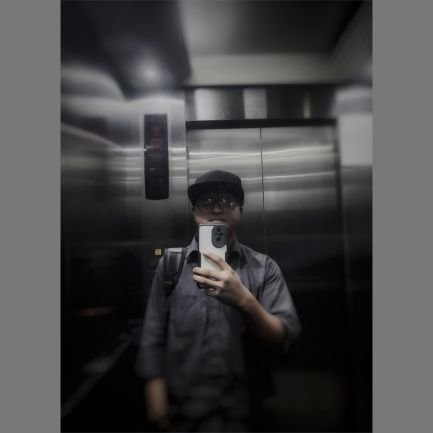 Sourov___'s profile picture. জাতির পতাকা আজ খামচে ধরেছে 
সেই পুরোনো শকুন।