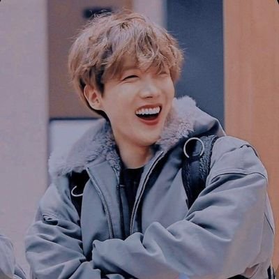 OnlyRedLips's profile picture. Físicamente en la facultad, mentalmente con JK jugando jueguitos.

Los chicos me escribieron dimple a mí.

Lugar un poquito más personal: @https_guadix