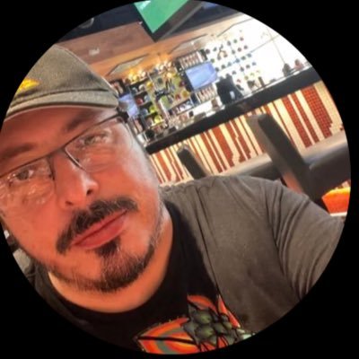 BarReyHum's profile picture. Cuenta parodia de mi mismo(+18) #America 💛💙⚽ #49ers ❤️ 🏈 #Yankees💙#Diablos 👹⚾ #RB💙🏎️ #Bulls❤️🏀 La música: remedio para todo 🎶🎵 #TodosSomosJedi🔦