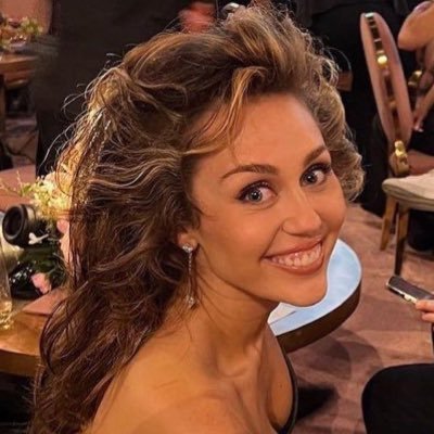 marysbookish's profile picture. 📖: Ever & After 🍎 | read since 2022: 72 books #booktwt 📚 #musictwt 🎧