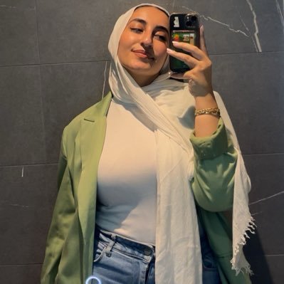 FarahMaaitah04's profile picture. medical student || living for the plot ✨