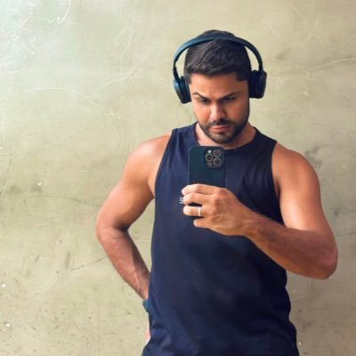 henriquesmateus's profile picture. fraco, frágil e estúpido pra falar de amor…