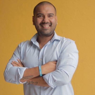 rubenguzmanv85's profile picture. •Emaús •Amante del Carnaval •Papá de Rudolf 🐕 •No te llenes de miedo, llénate de colores📍BAQ