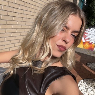 kitkatsblue's profile picture. i am not dramatic, these are just the thoughts that pass right through me