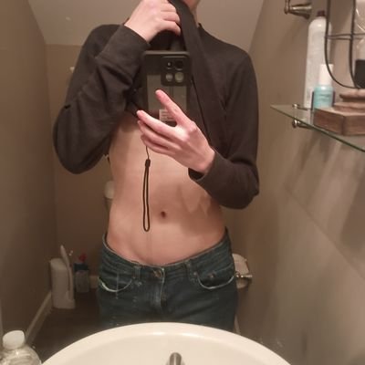 Snowyrabbi18293's profile picture. idk but gimmie money 😔