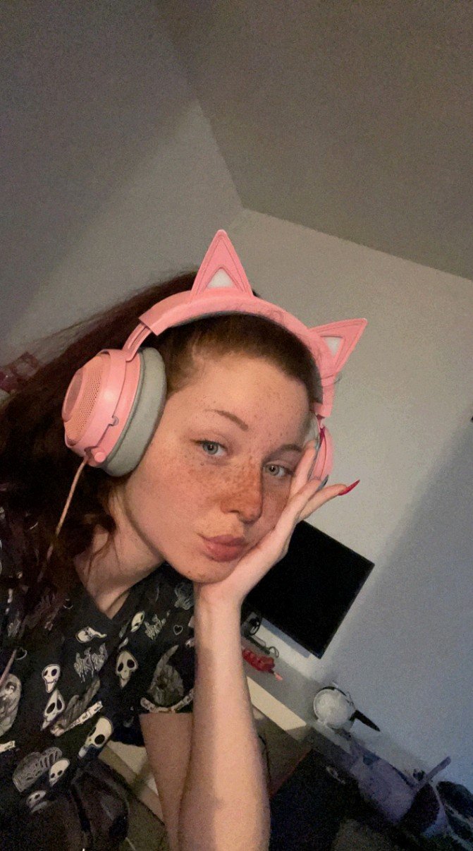 Arii_Parker's profile picture. 18\n🌙⭐🌌